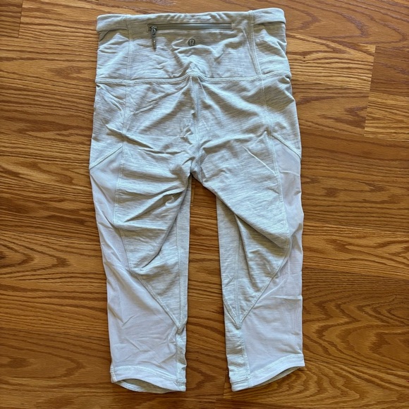 Lululemon Run With The Sun Cropped Leggings 4 White/Gray Pockets - Picture 4 of 8